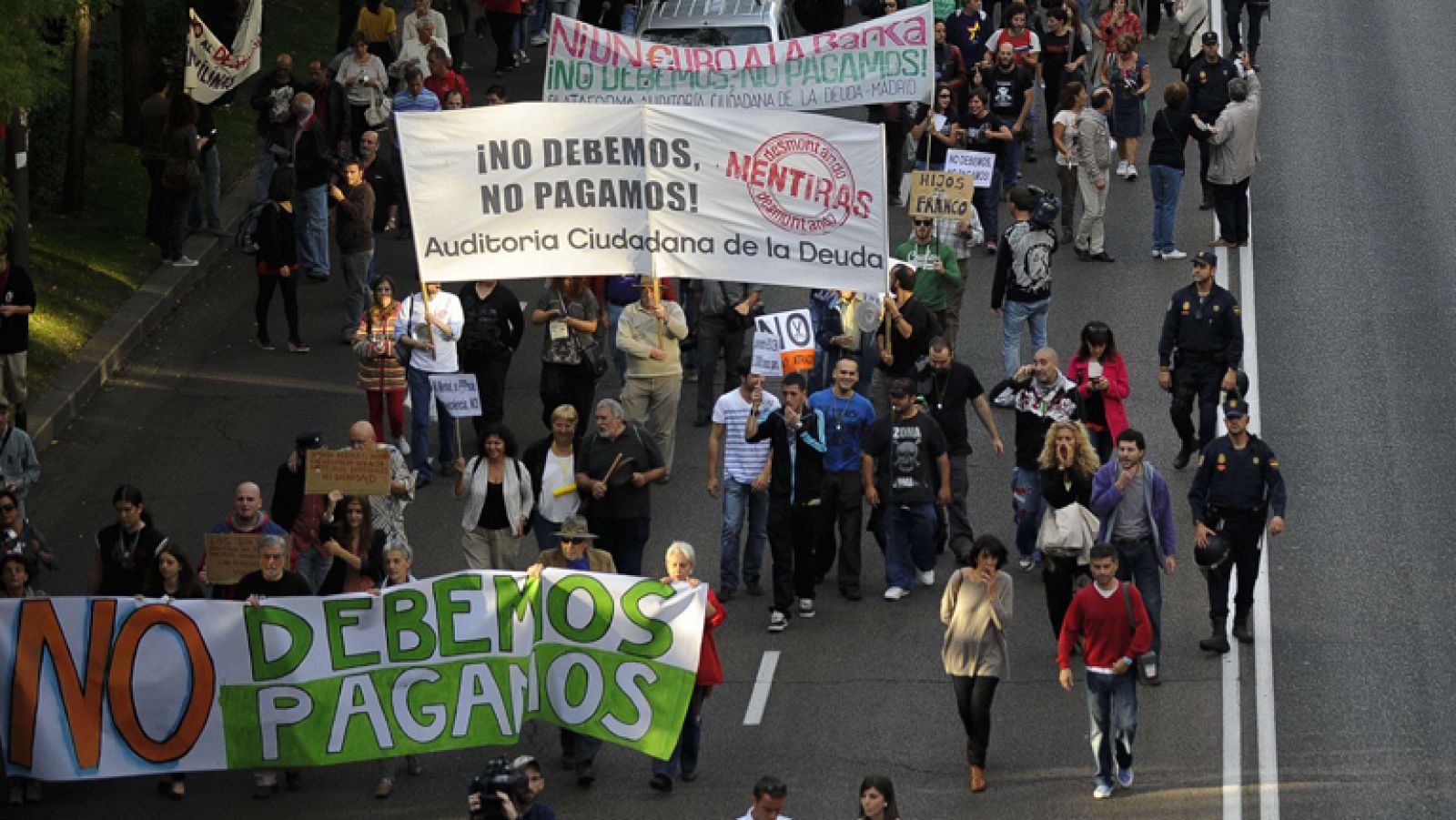 El 15M se manifiesta en Madrid contra la deuda "cacerola en mano"