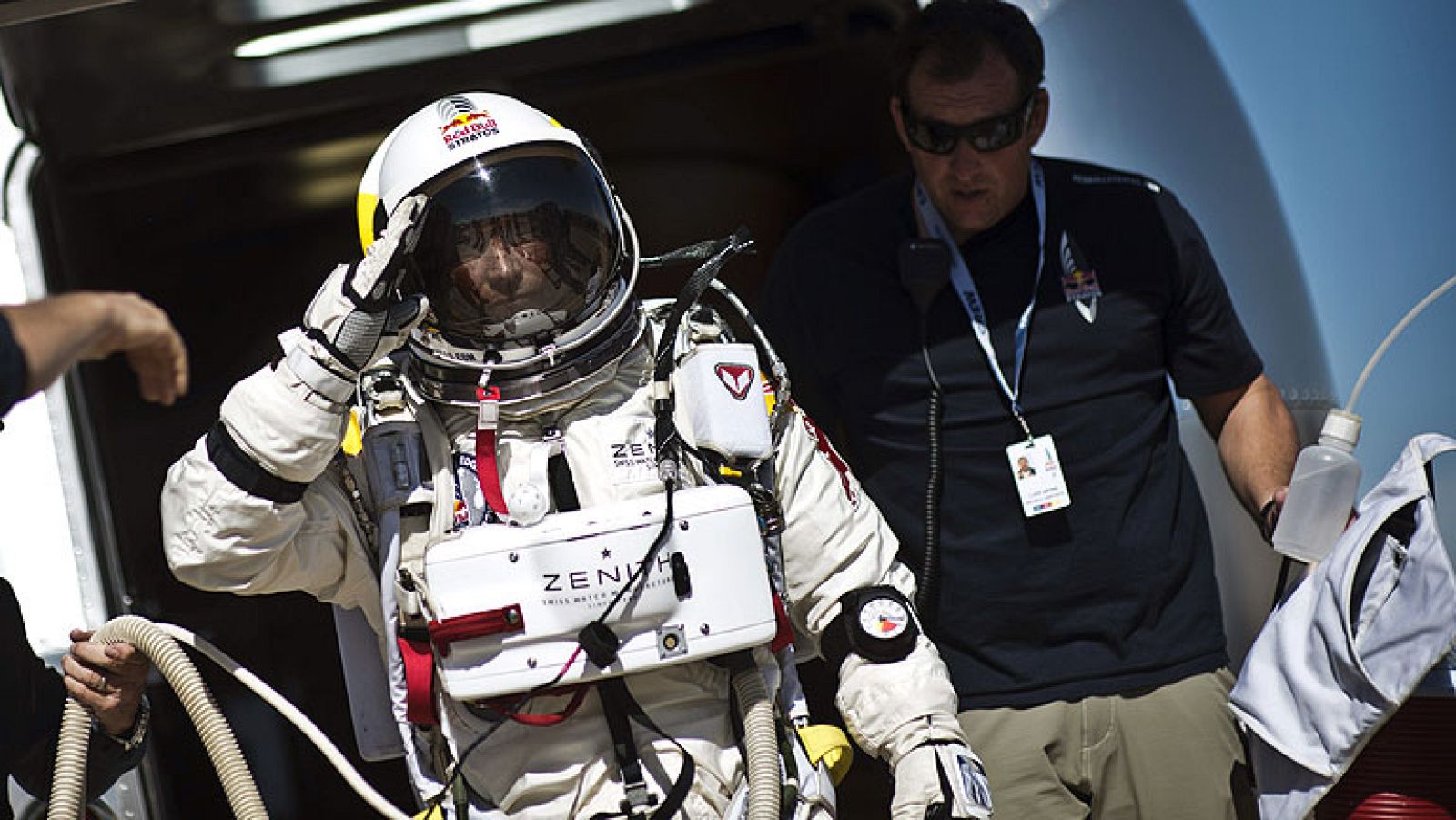 Baumgartner intentará el salto estratosférico este domingo - Informativo 24h | Ver