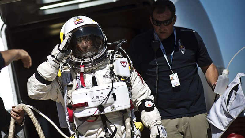 Baumgartner intentará el salto estratosférico este domingo - Informativo 24h | Ver