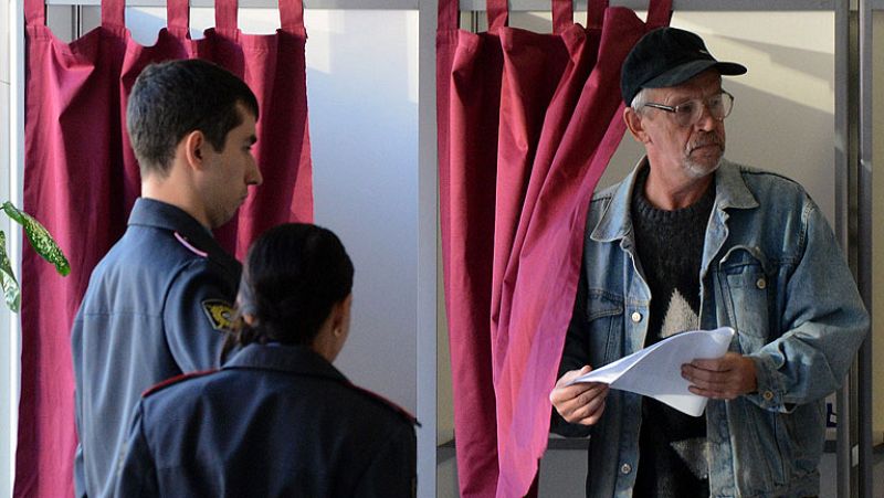 Rusia celebra las primeras regionales y municipales tras la reforma electoral de Medvédev - Informativo 24h | Ver