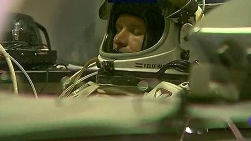 El salto de Felix Baumgartner, pendiente de un fino globo