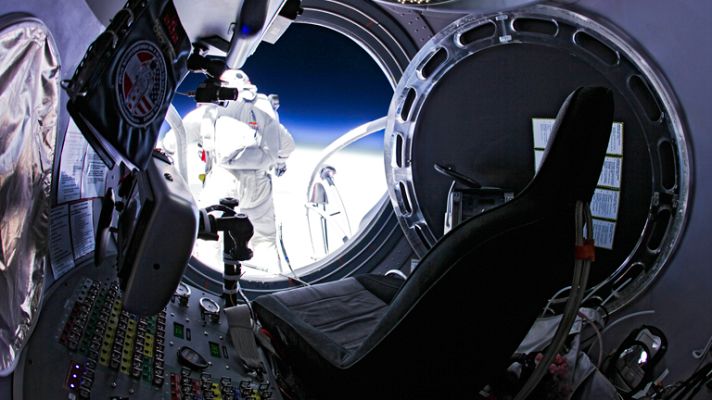 Los desayunos - El salto de Baumgartner desde la estratosfera, con eco en la prensa internacional