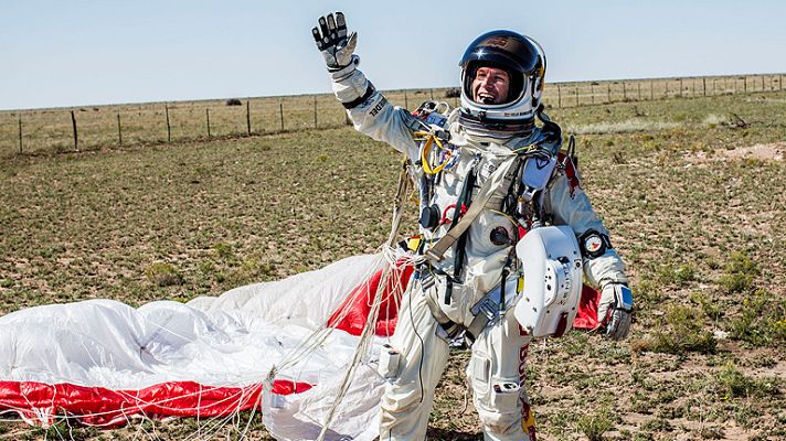 Informativo 24h - Félix Baumgartner, el hombre récord del salto desde la estratosfera