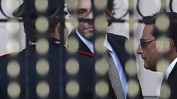 Informativo 24h - El capitán Schettino da la cara por primera vez en el juicio del Costa Concordia