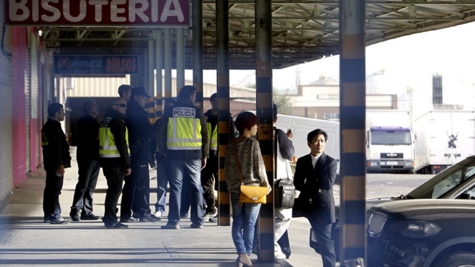 Macroredada policial contra la mafia china - Informativo 24h | Ver