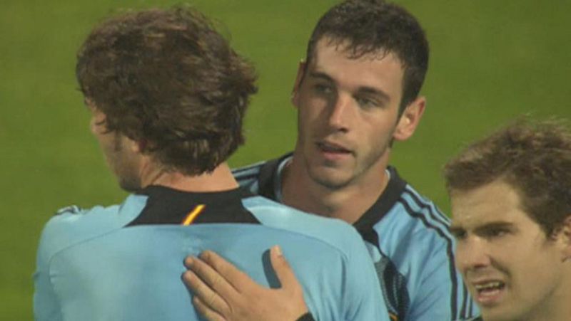 Álvaro Vázquez hace doblete (1-3)