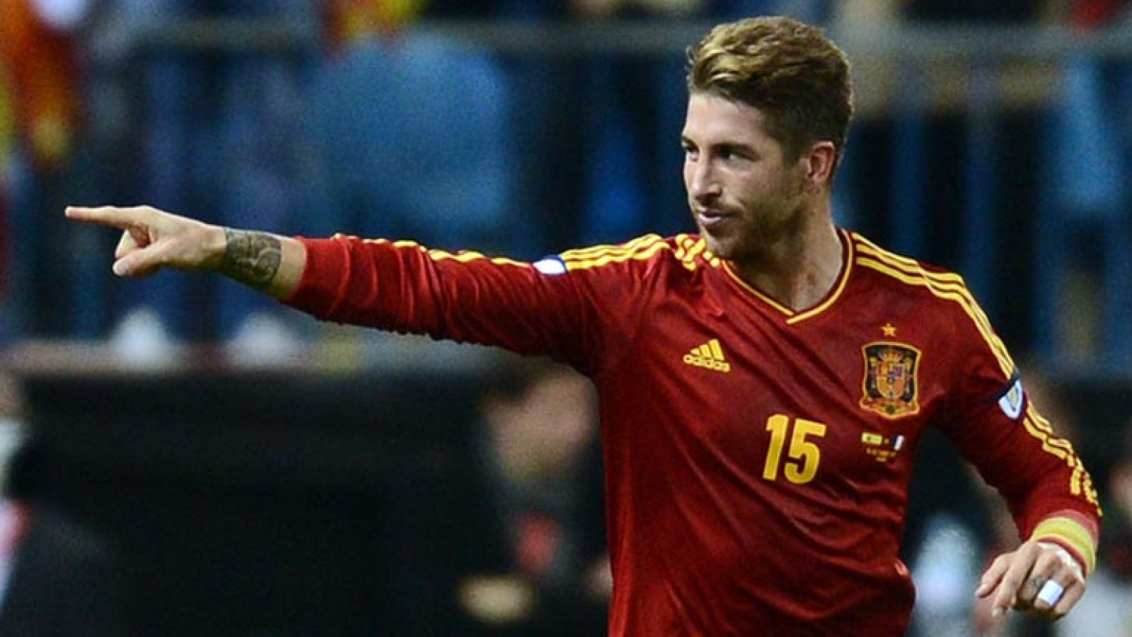 Sergio Ramos adelanta a España contra Francia, 1-0 | Ver