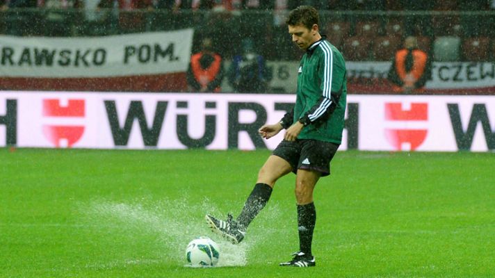 Telediario 1 - Diluvio en el Polonia-Inglaterra que tuvo que ser suspendido