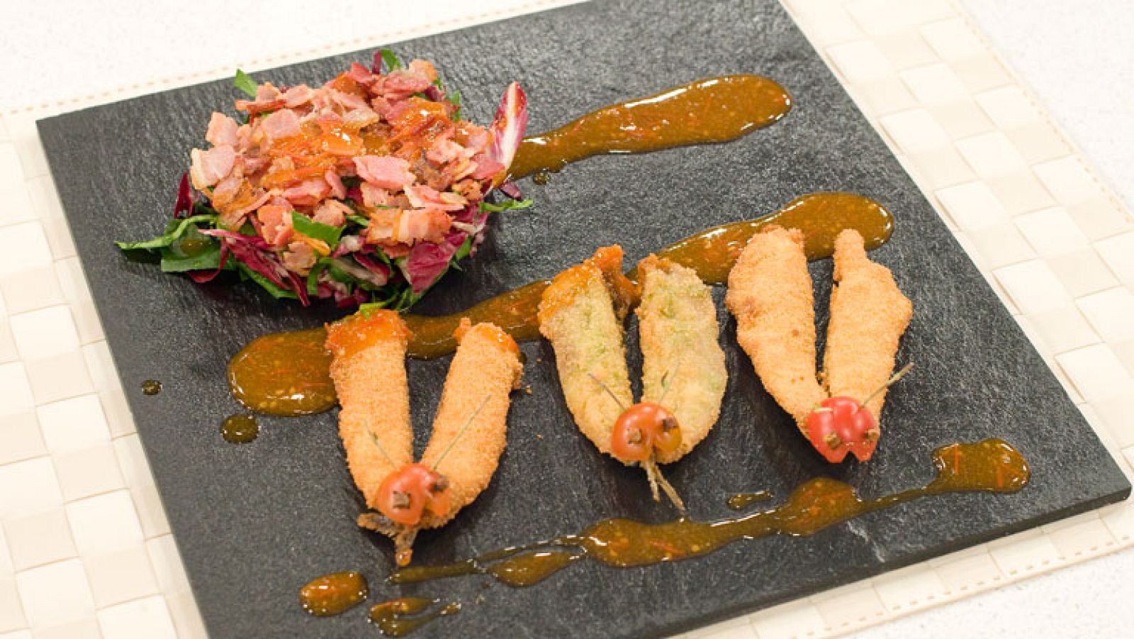 Saber cocinar - Mariposas de boquerones con salsa de cherrys y ensalada de espinacas y achicoria