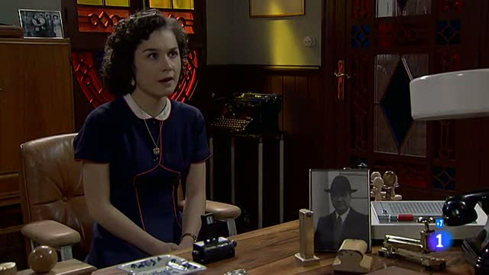 Amar - Emilio despide a Asun por despecho