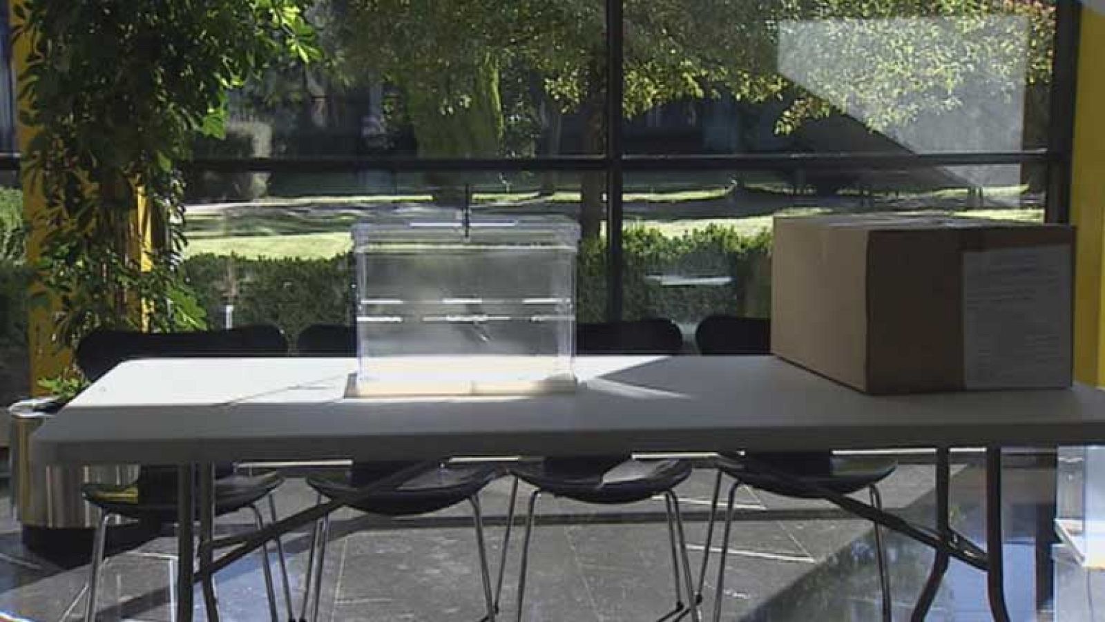 Se ultiman los detalles en los colegios electorales gallegos