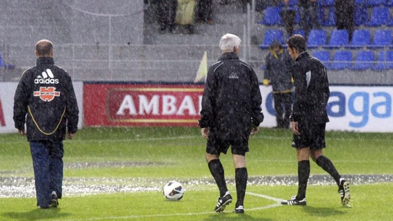 Las fuertes lluvias caídas en Aragón han provocado la suspensión del partido de Segunda entre el Huesca y el filial del FC Barcelona.