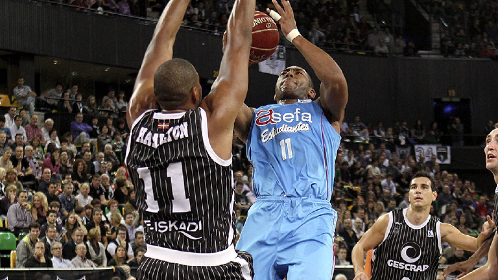 Final agónico en Miribilla, donde el Gescrap Bizkaia se ha impuesto por la mínima al Asefa Estudiantes.