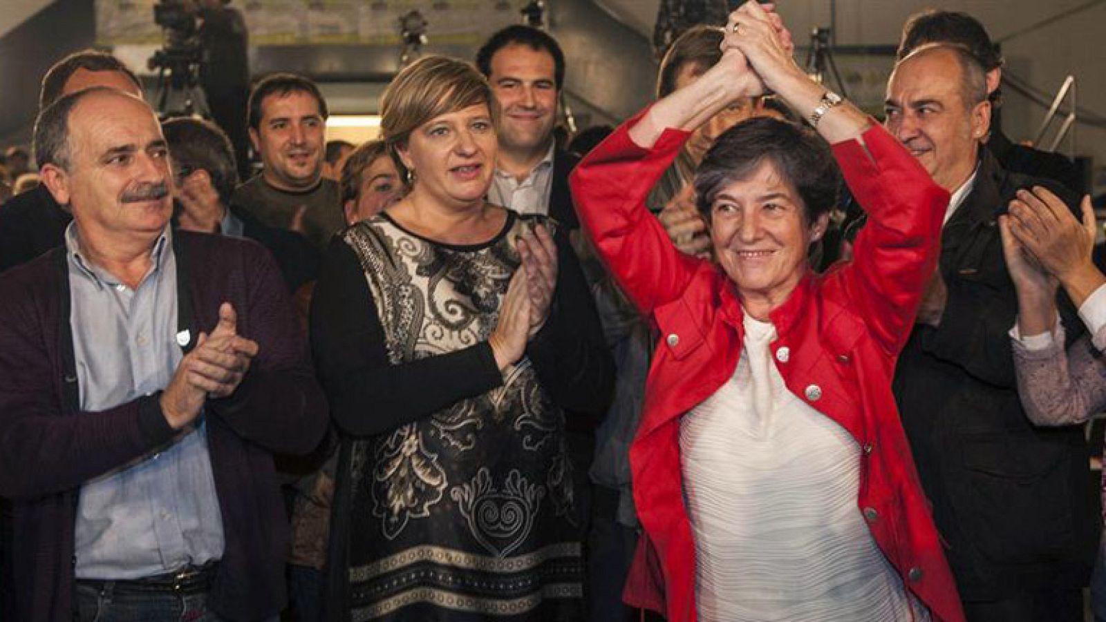 La candidata de EH Bildu, Laura Mintegi, ha agradecido el histórico resultado electoral logrado por la coalición abertzale y ha advertido que no cederán ante las "presiones" y las "imposiciones de Madrid".