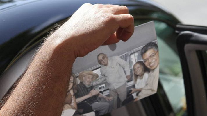 Telediario 1 - Fidel Castro reaparece en público en La Habana tras los rumores sobre su estado de salud