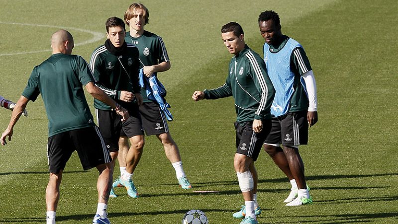 Los jugadores del Real Madrid se han entrenado por última vez en Valdebebas antes de partir a Dortmund con el objetivo de afrontar la tercera jornada de Champions.