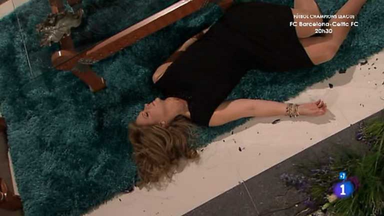 Amores verdaderos - Capítulo 14 - Kendra y Nelson son sorprendidos por Arriaga cuando se besaban - ver ahora