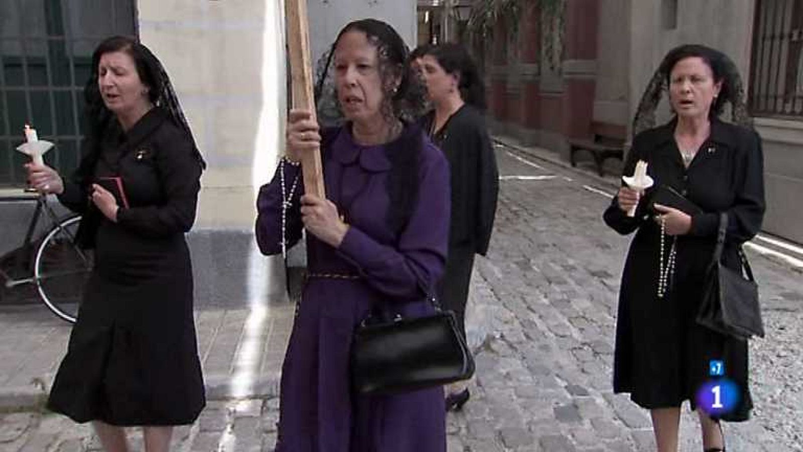 Amar en tiempos revueltos - T7 - Capítulo 241 - Héctor pretende proteger a Asunción respecto al caso Rubín - ver ahora