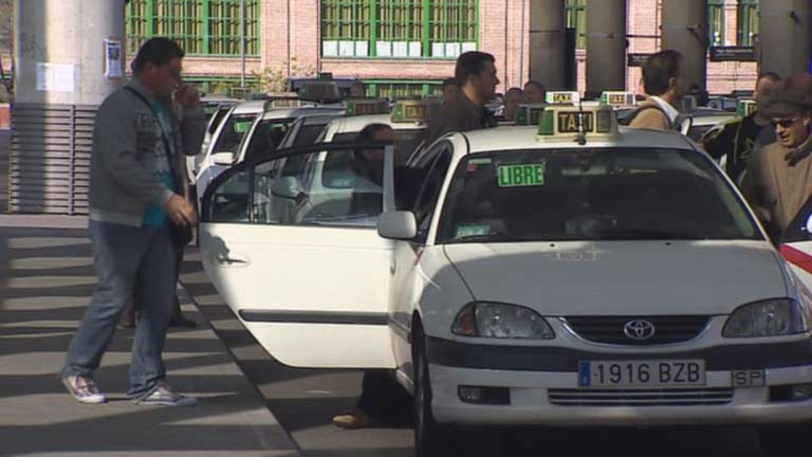 Nuevo decreto municipal para los conductores de taxis en Madrid