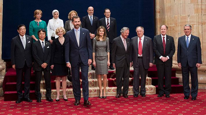 La mañana - Don Felipe y Doña Letizia reciben a los ganadores de los Premios Príncipe de Asturias 2012