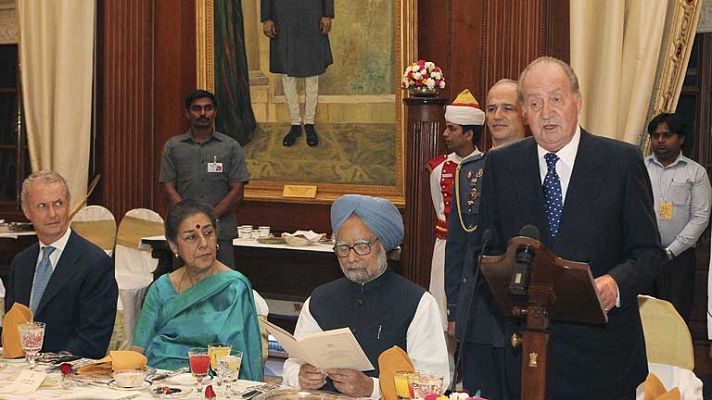 Telediario 1 - El rey en la India