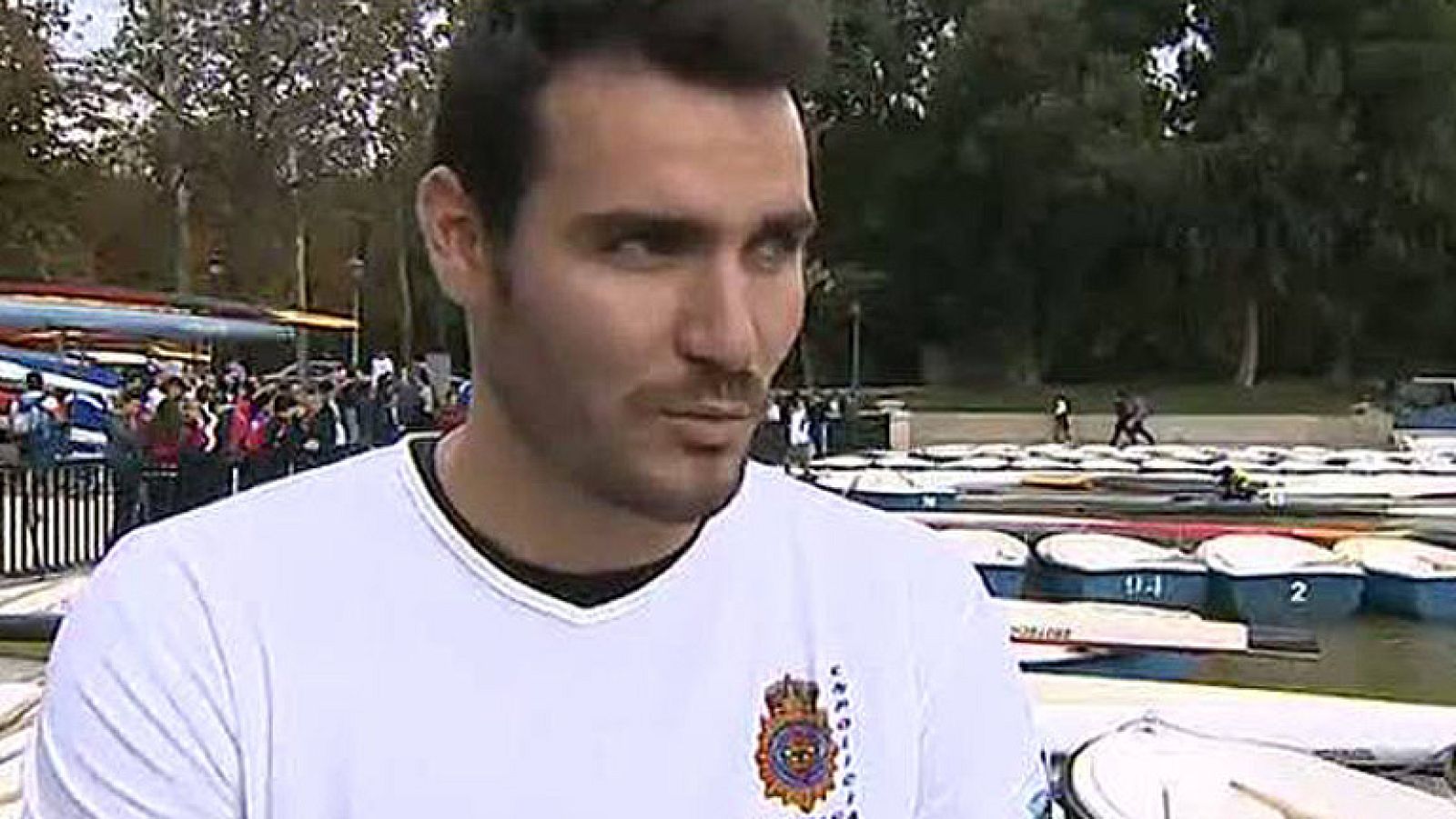 Una medalla olímpica no ha asegurado el futuro al piragüista Saúl Craviotto, que busca patrocinadores para seguir adelante en un deporte minoritario.