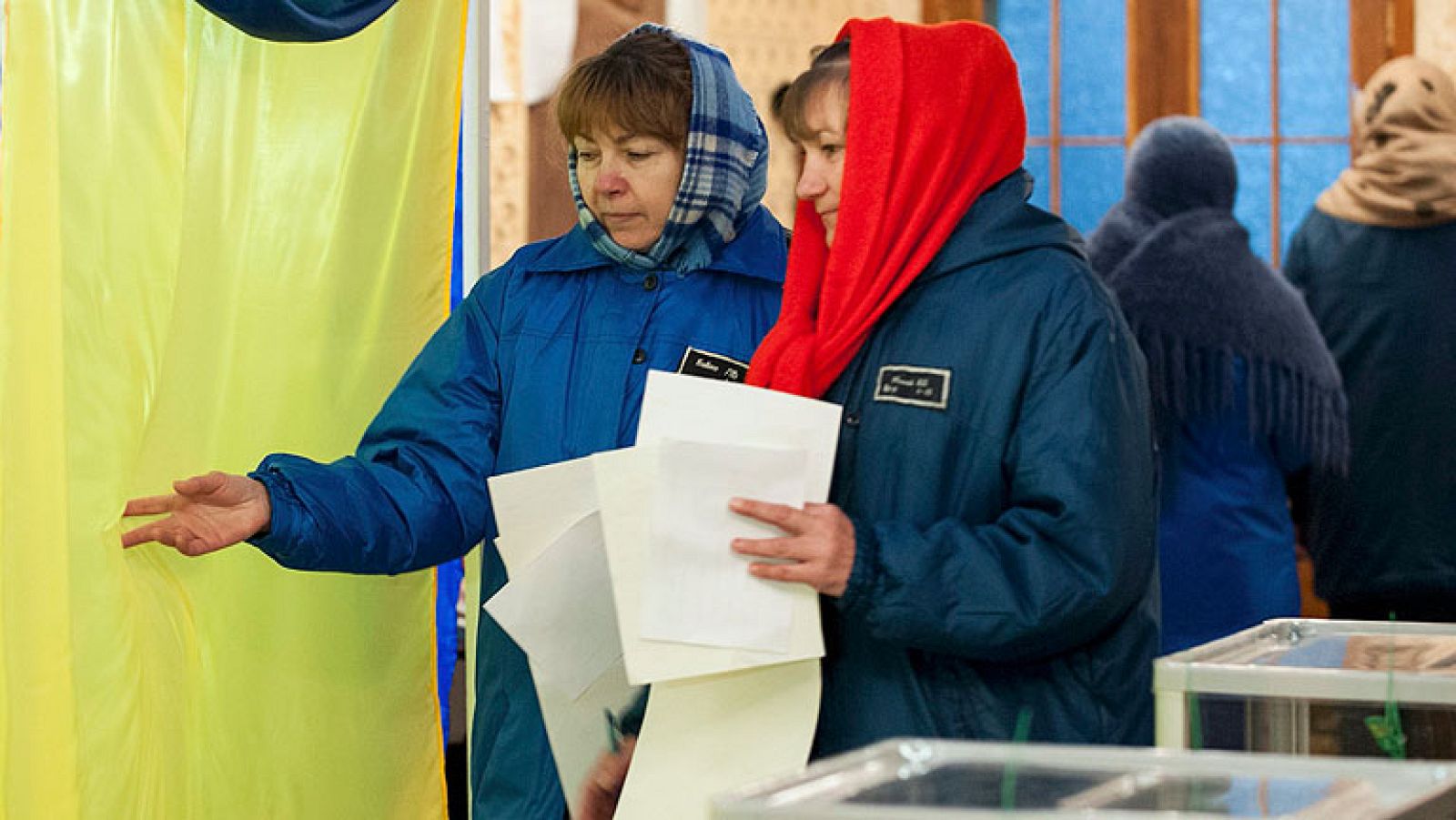 Ucrania celebra elecciones legislativas con partido gobernante como favorito - Informativo 24h | Ver