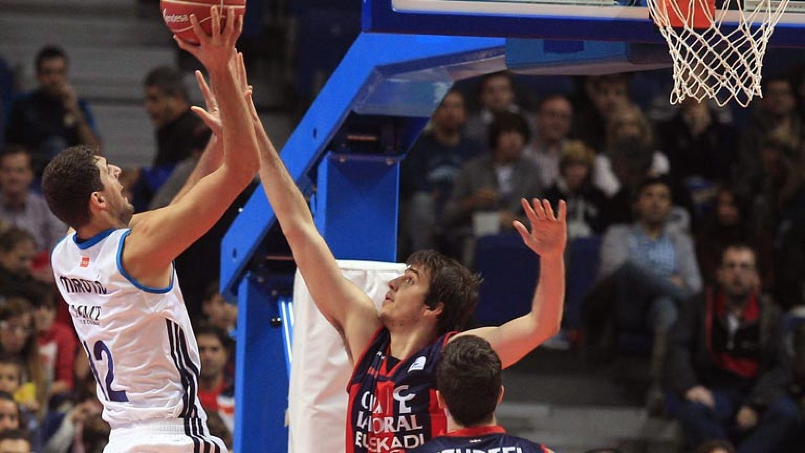 El Real Madrid también supera al Caja Laboral