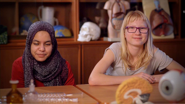 Redes - Redes - Pregúntale a Punset - ¿Porqué se contagia la risa?