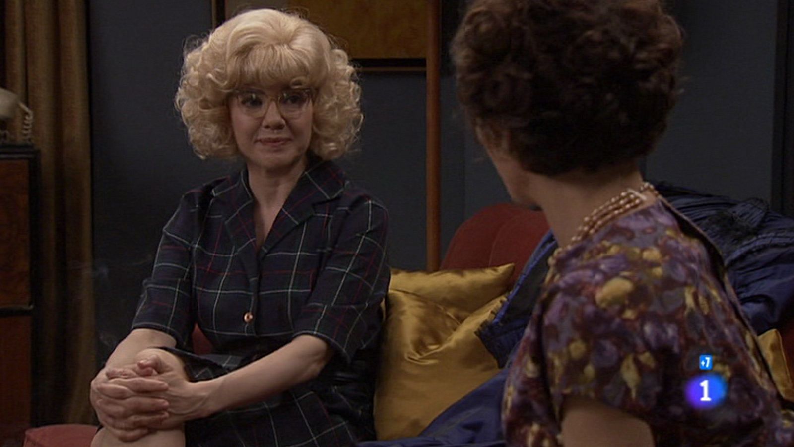 Amar - Benita golpea y secuestra a Angélica