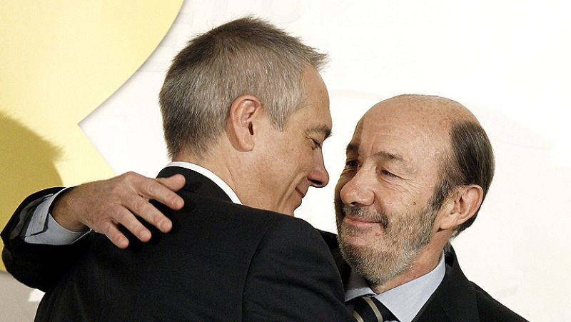 Rubalcaba augura un "largo camino" con el PSC y Navarro descarta romper con un "hermano"