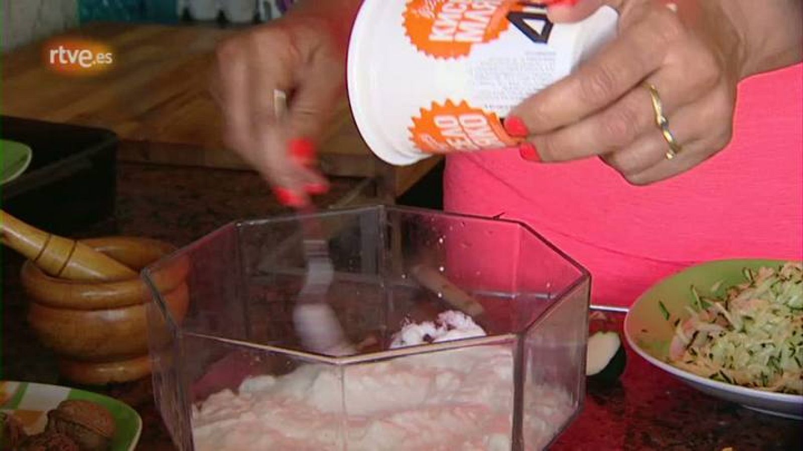 Babel en TVE - Sabores del mundo: Sopa fria de pepino y yogur