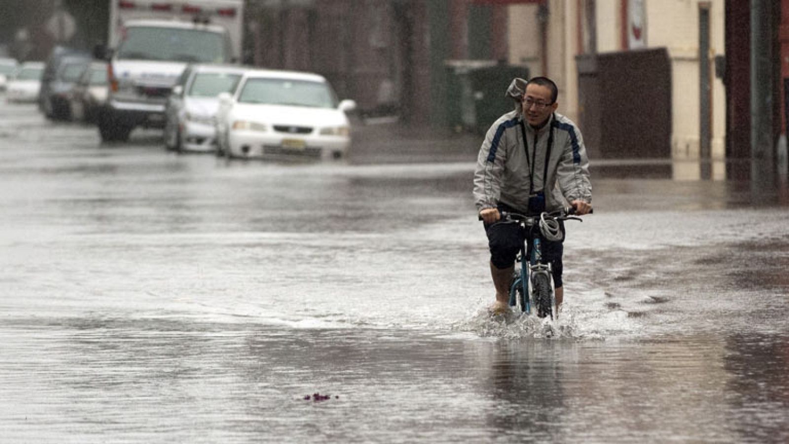 Obama suspende sus actos electorales en Ohio y Romney dará tres mítines decisivos en Florida