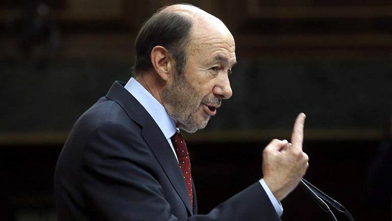 Rubalcaba recuerda a Rajoy que el rescate de la banca es cuatro veces el copago farmacéutico
