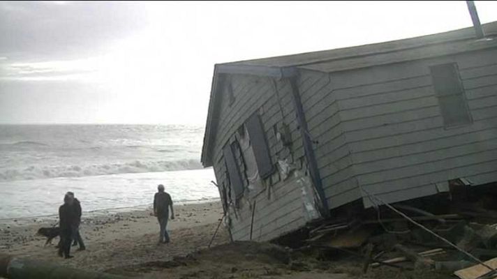Telediario 1 - Sandy se dirige ya hacia Canadá