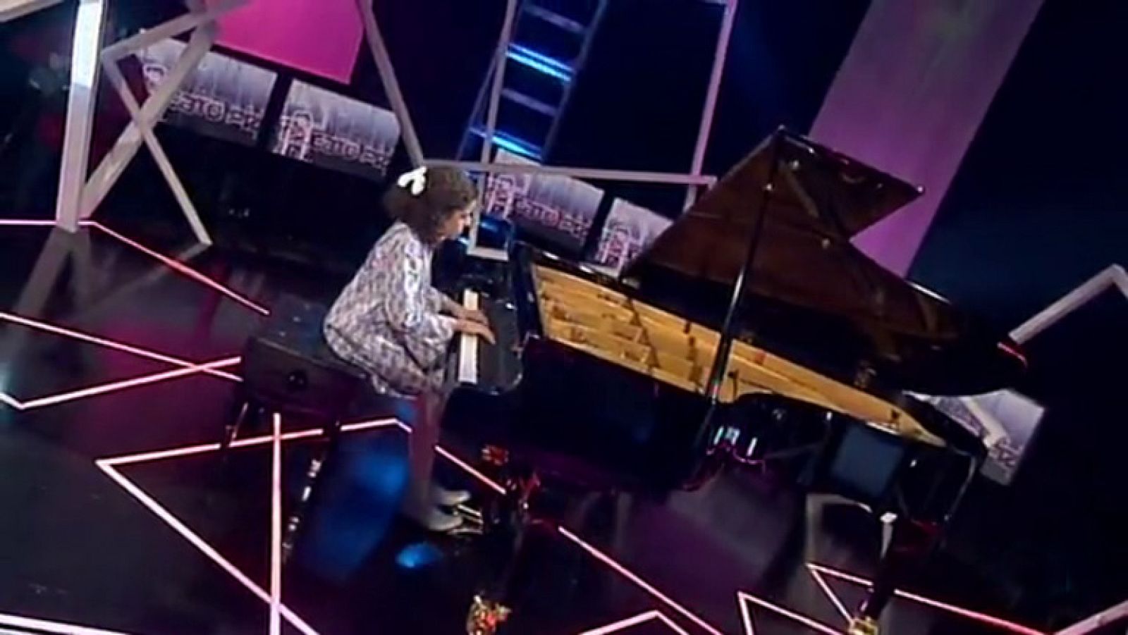 Toca que te toca: cristina sanz - Pizzicato en Clan | Ver