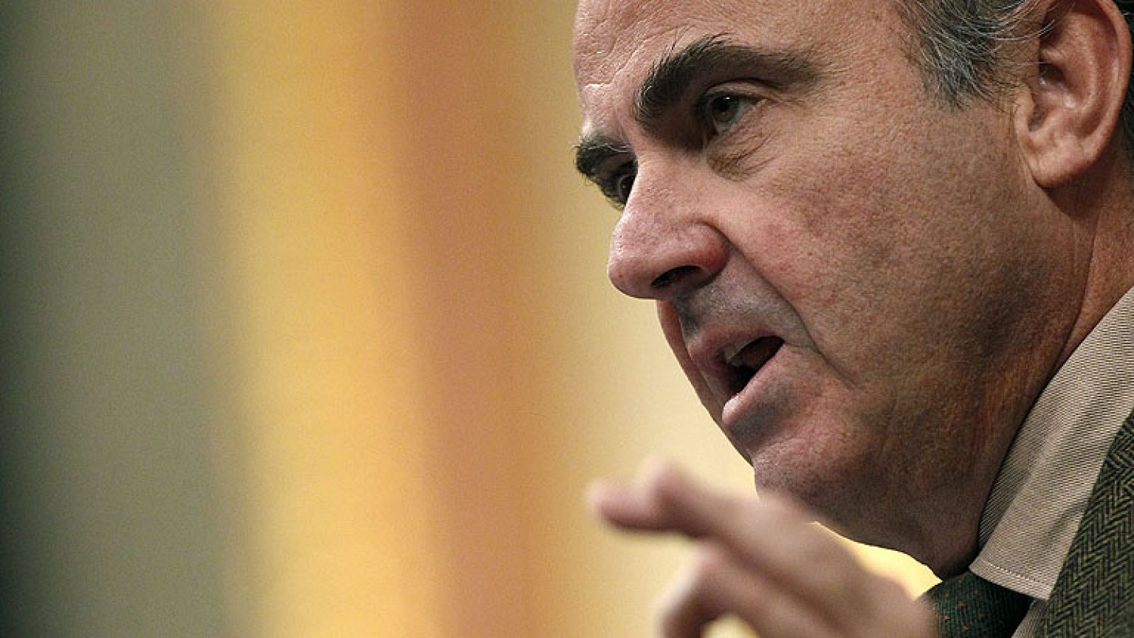 Luis de Guindos afirma que el retroceso del PIB será inferior al 1,5% - Informativo 24h | Ver