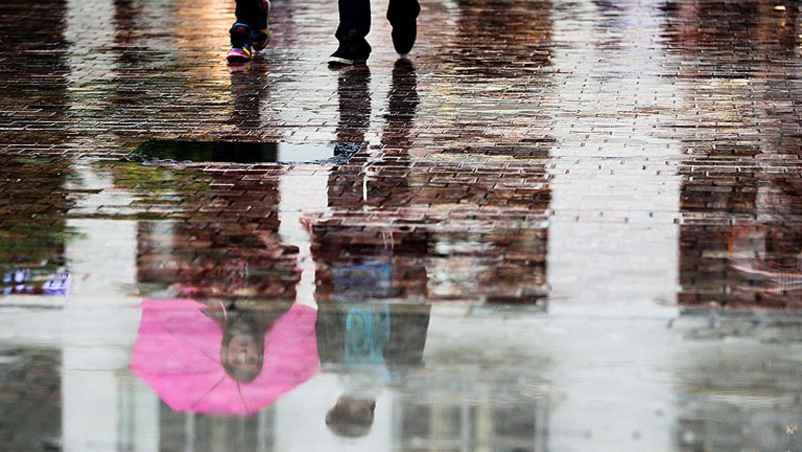 Lluvias fuertes en Canarias e intervalos de vientos fuertes en Galicia