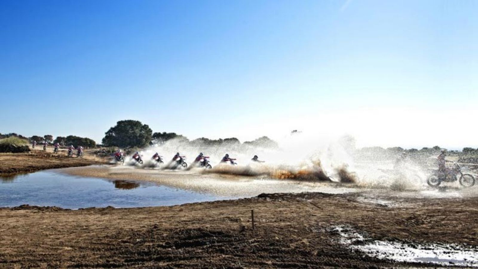 Iván Cervantes vuela sobre el agua