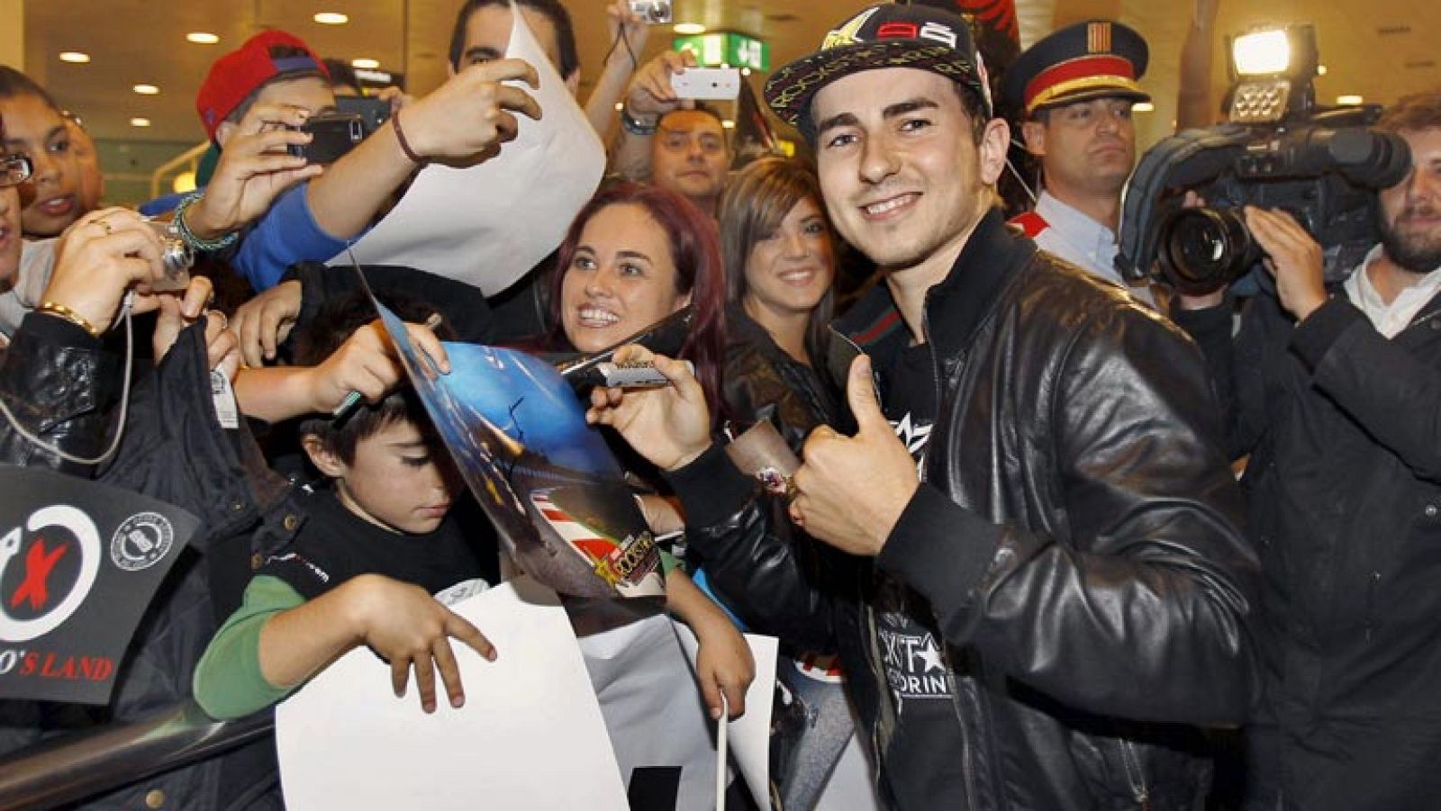 Lorenzo, flamante campeón del mundo aclamado en Barcelona