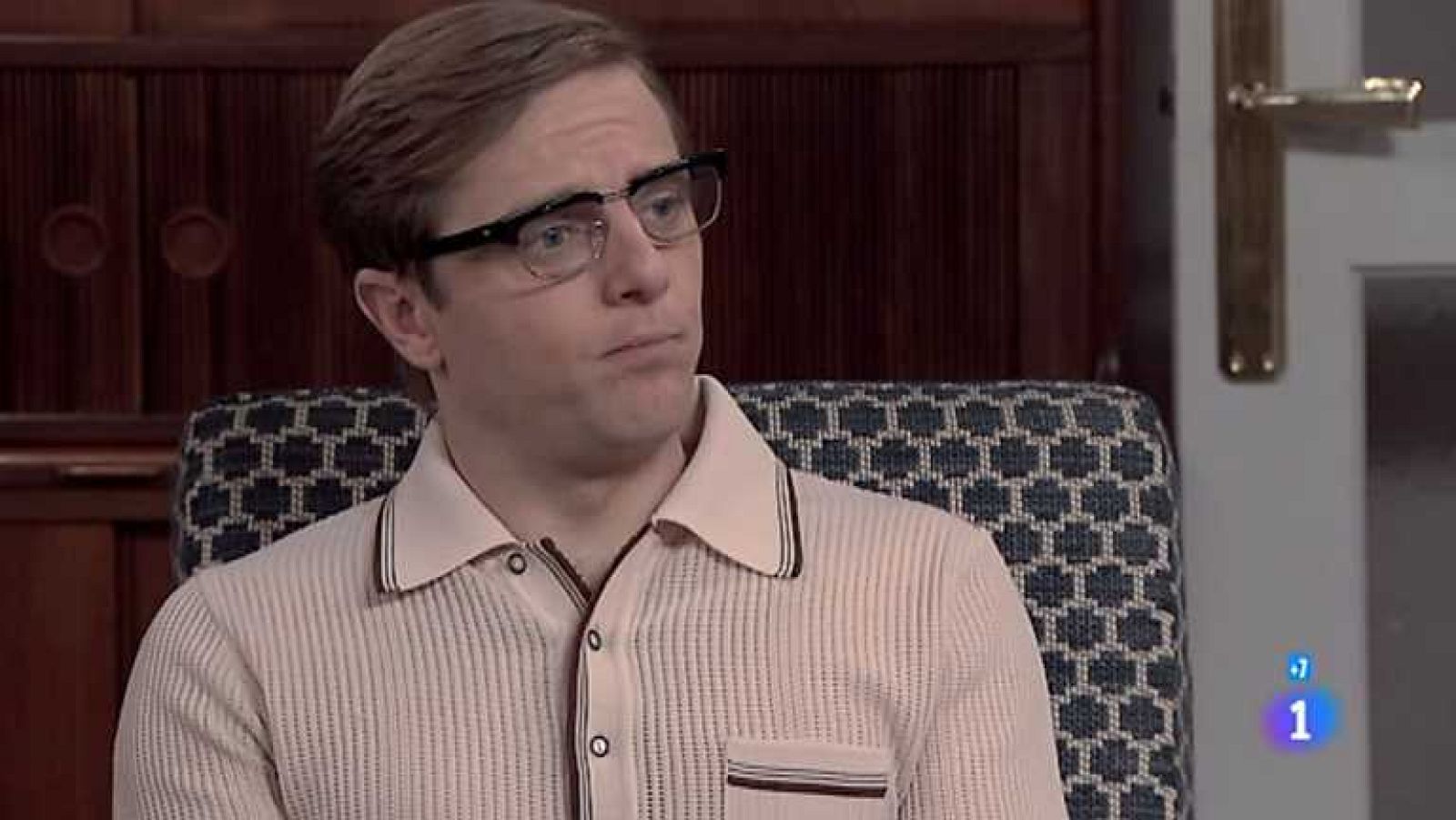 Amar en tiempos revueltos - T7 - Capítulo 246 - Rocío quiere ayudar a Carlos y Cecilia y trata de que Julio les prepare la huida, pero de momento no encuentra demasiada colaboración - Ver ahora