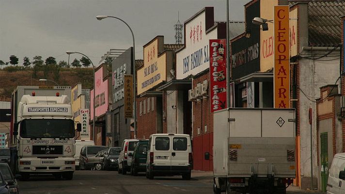 Informativo 24h - Los comerciantes chinos de Cobo Calleja cierran para mostrar su rechazo a la corrupción