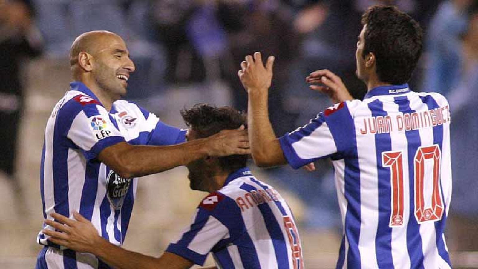 La Agencia Tributaria está firme en su propósito de conseguir que el fútbol salde sus deudas con Hacienda; y el primero en resentirse ha sido el Depor. De todas formas, el técnico José Luis Oltra ha hablado hoy para confirmar que la plantilla no está