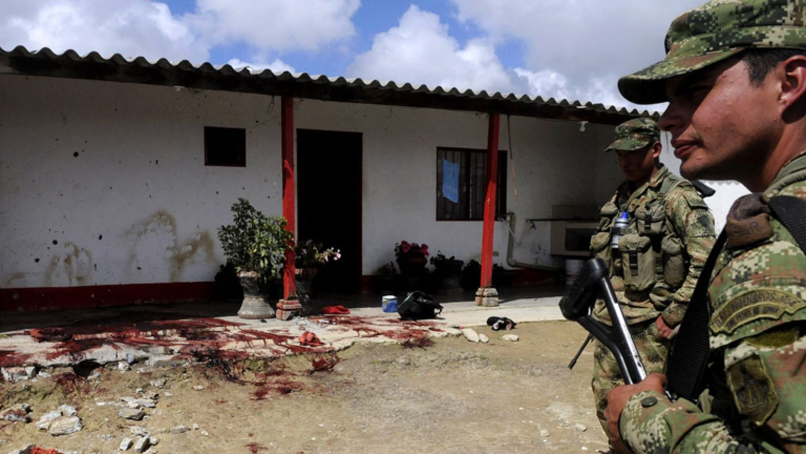 Un grupo criminal asesina a diez campesinos en Colombia