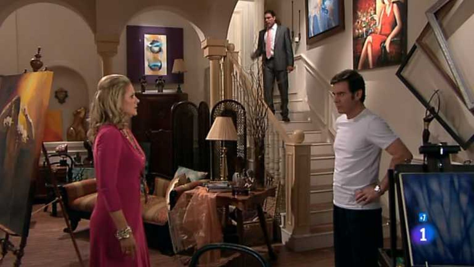 Amores verdaderos - Capítulo 26 - Victoria despide a Arriaga que la suplica que le diga el motivo - Ver ahora