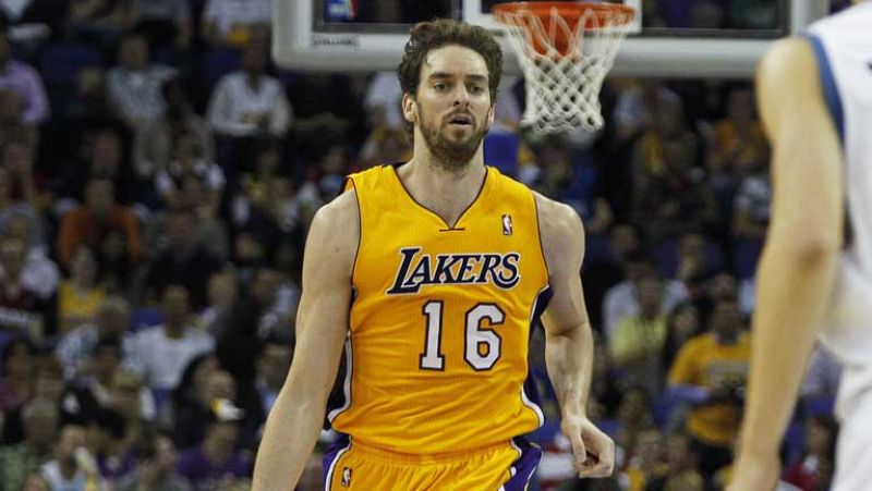 En la mejor liga del Mundo de baloncesto, la NBA, los Lakers han vuelto a ganar despues de despedir a su entrenador, una situación inexplicable hasta para el propio Pau Gasol.