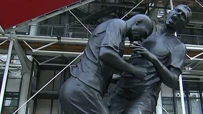 Telediario 1 - Polémica para una estatua poco deportiva