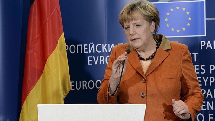 Informativo 24h - Merkel se opone a que salgan del euro países con problemas financieros