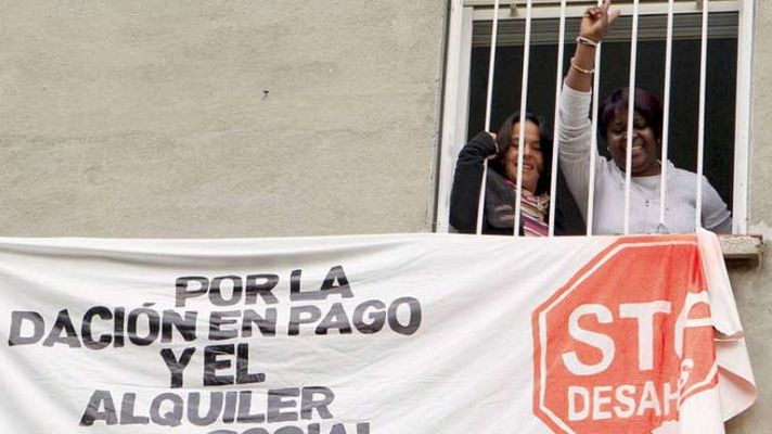 Telediario 1 - La banca anuncia que paraliza los desahucios en casos de extrema necesidad