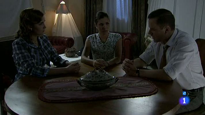 Amar en tiempos revueltos - Cecilia sabe el pasado de su padre